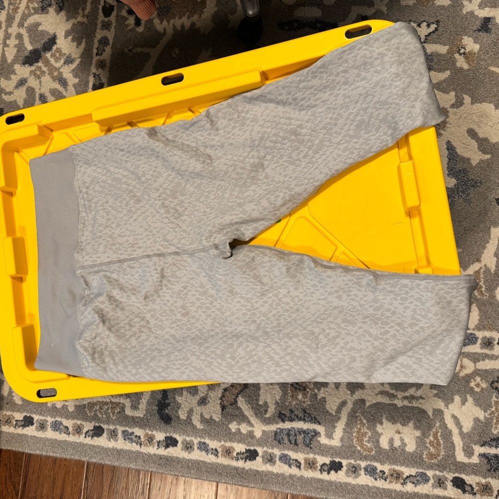 Women’s aerie Gray Patterned Bottoms